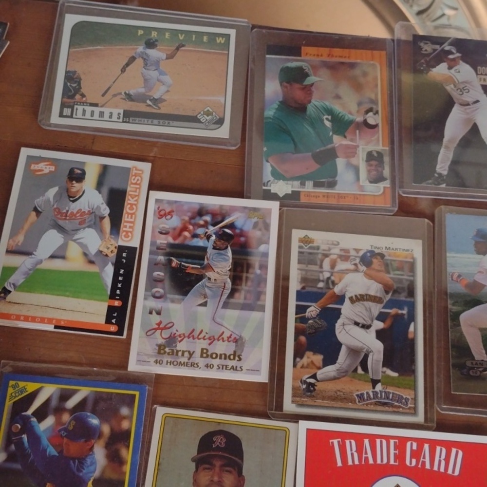 Assorted Baseball Trading Cards Collection - Picture 5 of 5